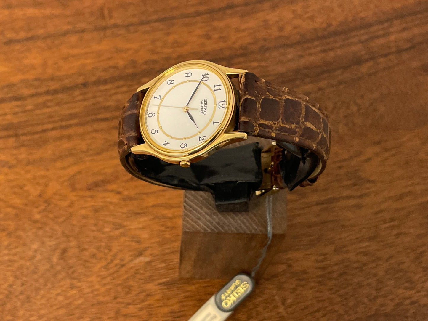 (2003) Seiko 7N01-7041 quartz dress watch - gold case w/ white dial & Arabic numerals (NOS)
