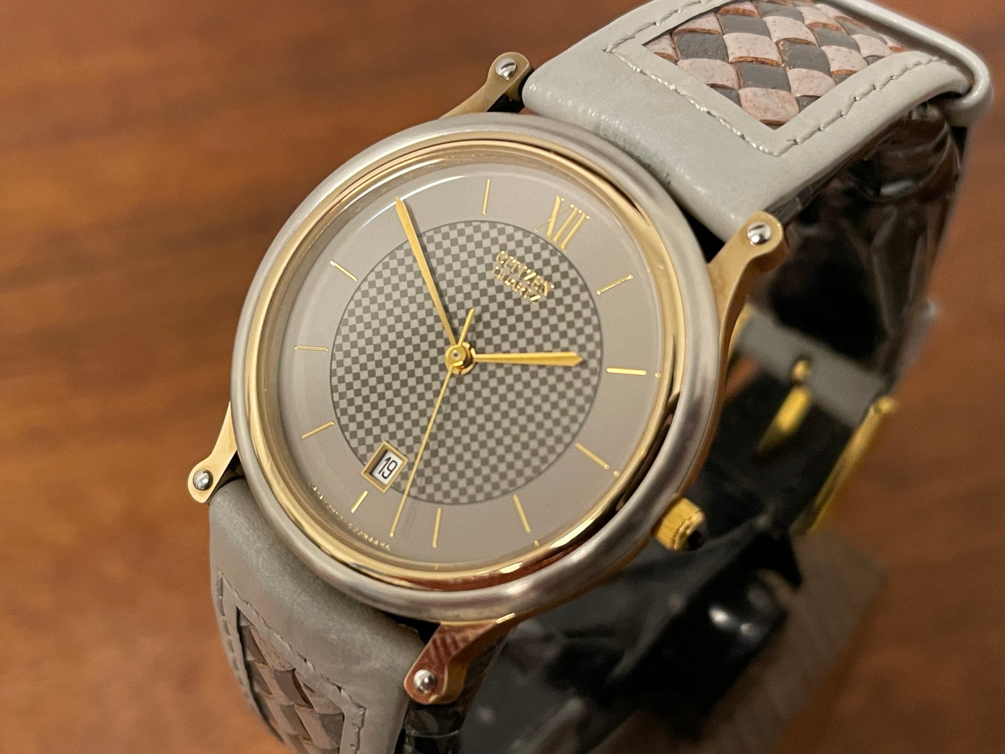 (1986) Citizen 2810-956141 SA dress watch - checkered dial w/ gold markers (NOS)