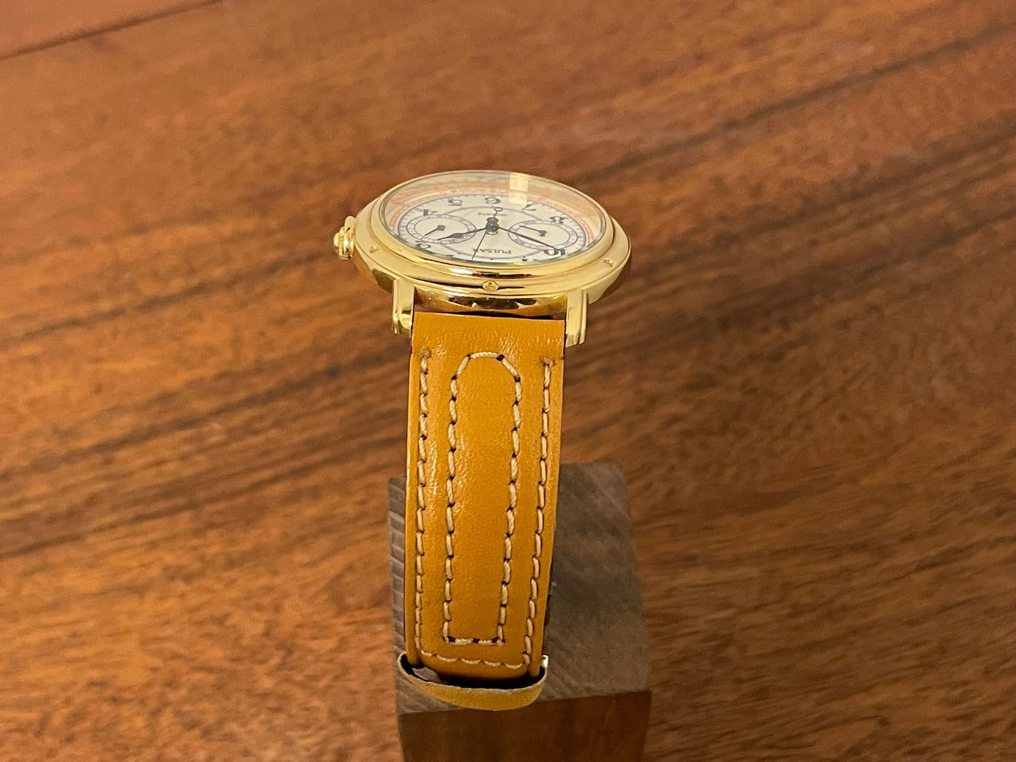 (1988) Pulsar V336-7040 dress watch - gold colored case - creme dial w/ Arabic numerals