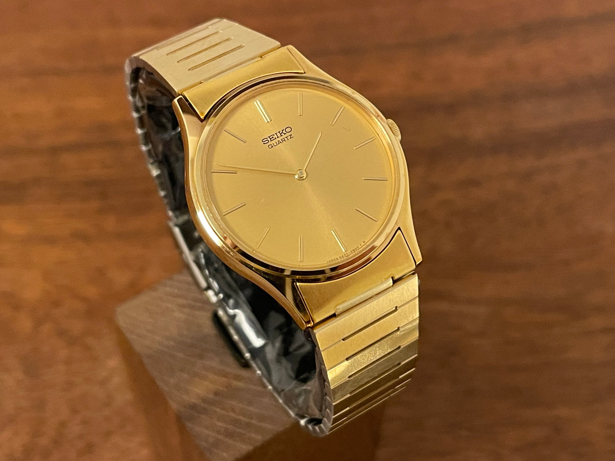(1983) Seiko 8420-0140 dress watch - gold case - gold sunburst dial w/ gold stick markers (NOS)