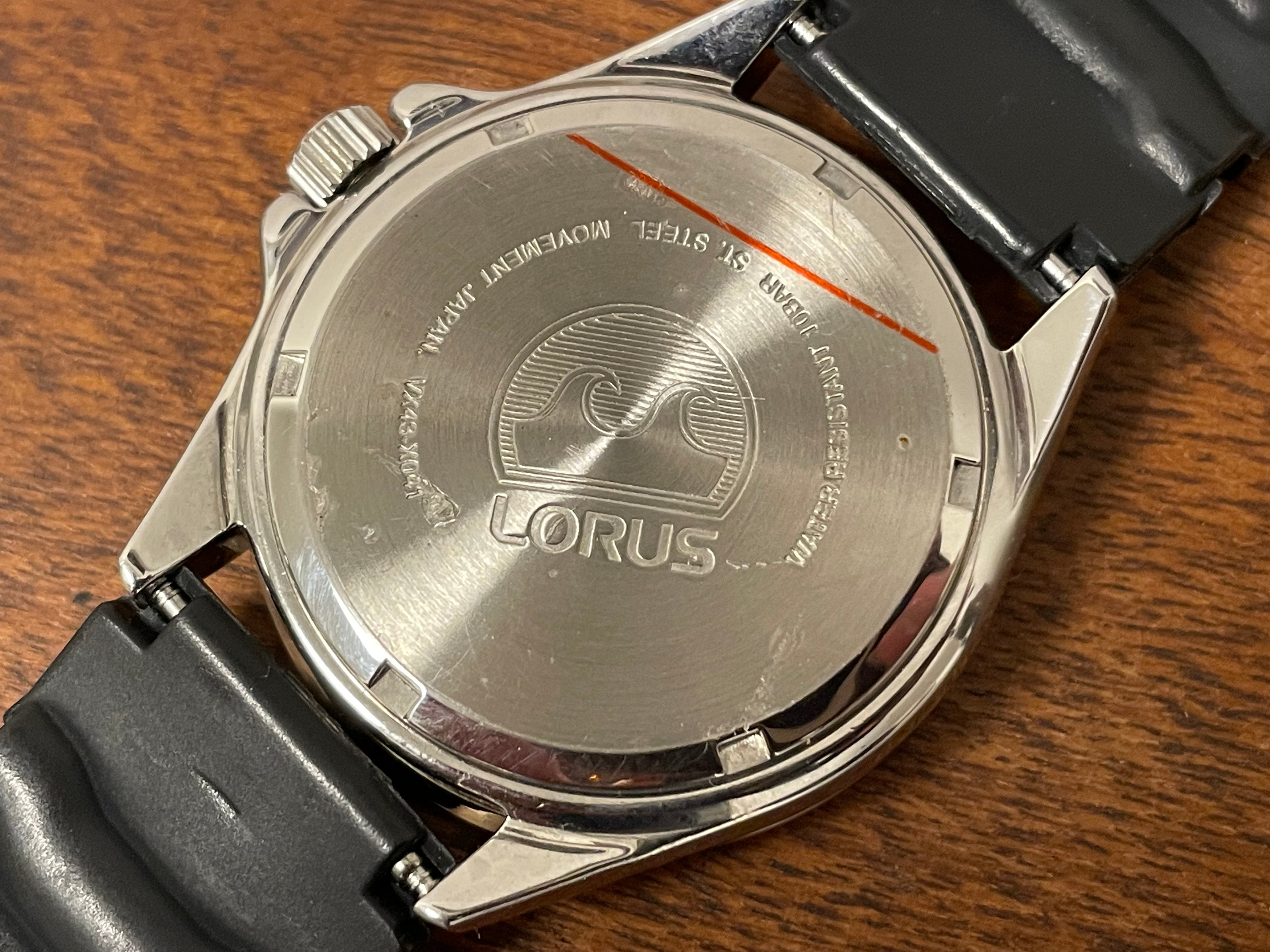 セイコーLORUSソーラーパワー腕時計メンズ100m防水 1990s) Lorus (by Seiko) VX43-X041 diver - orange dial w/ white