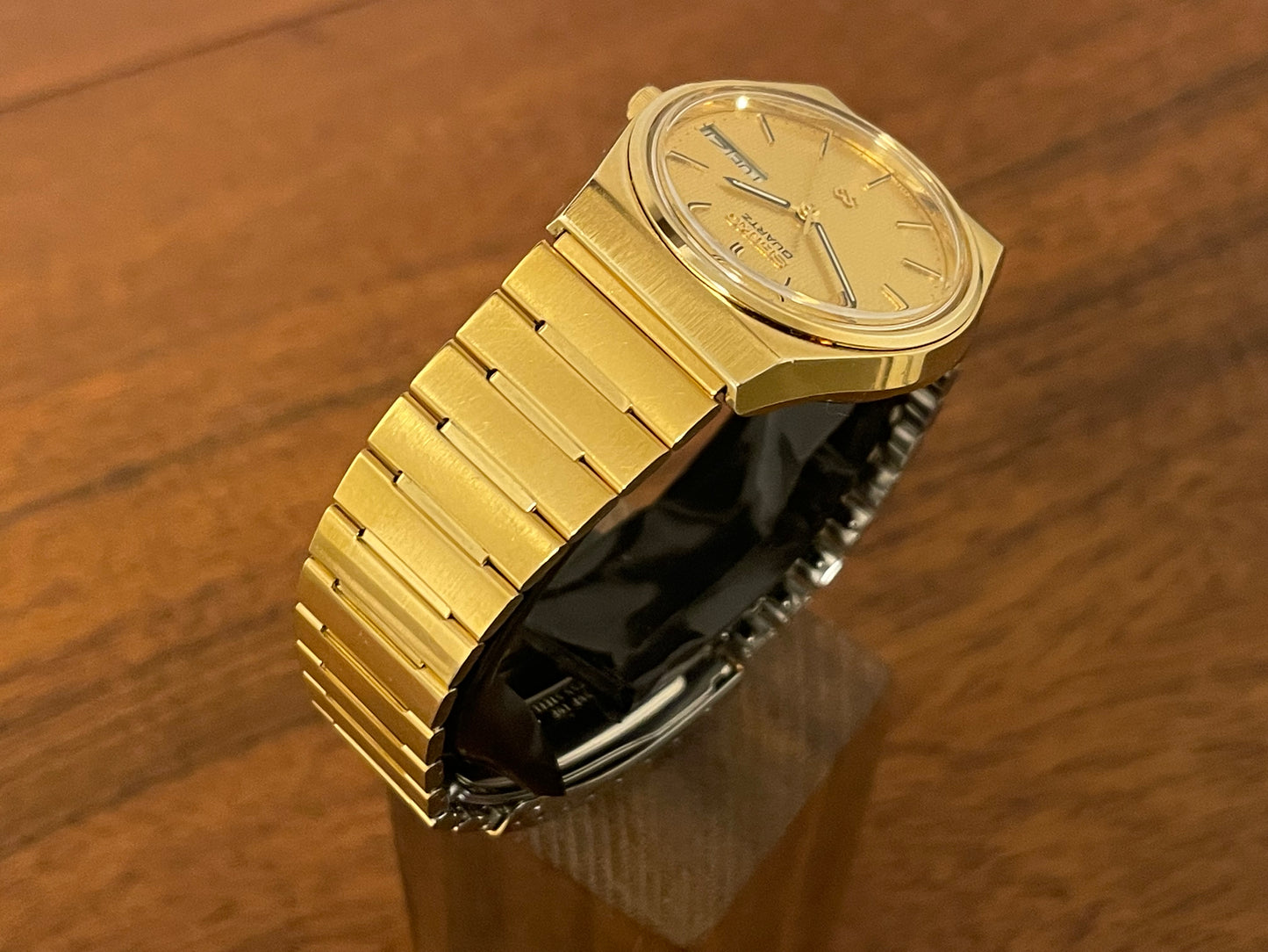 (1982) Seiko 8223-6060 SQ - Solid Gold Plated (SGP) case with gold dial