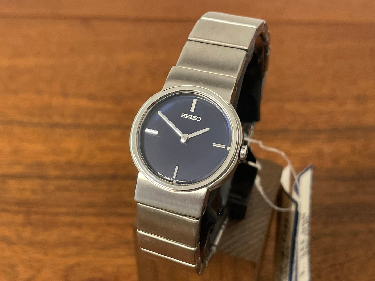 Front side (2000) Seiko V700-6L20 - blue dial with silver markers - small size (NOS)
