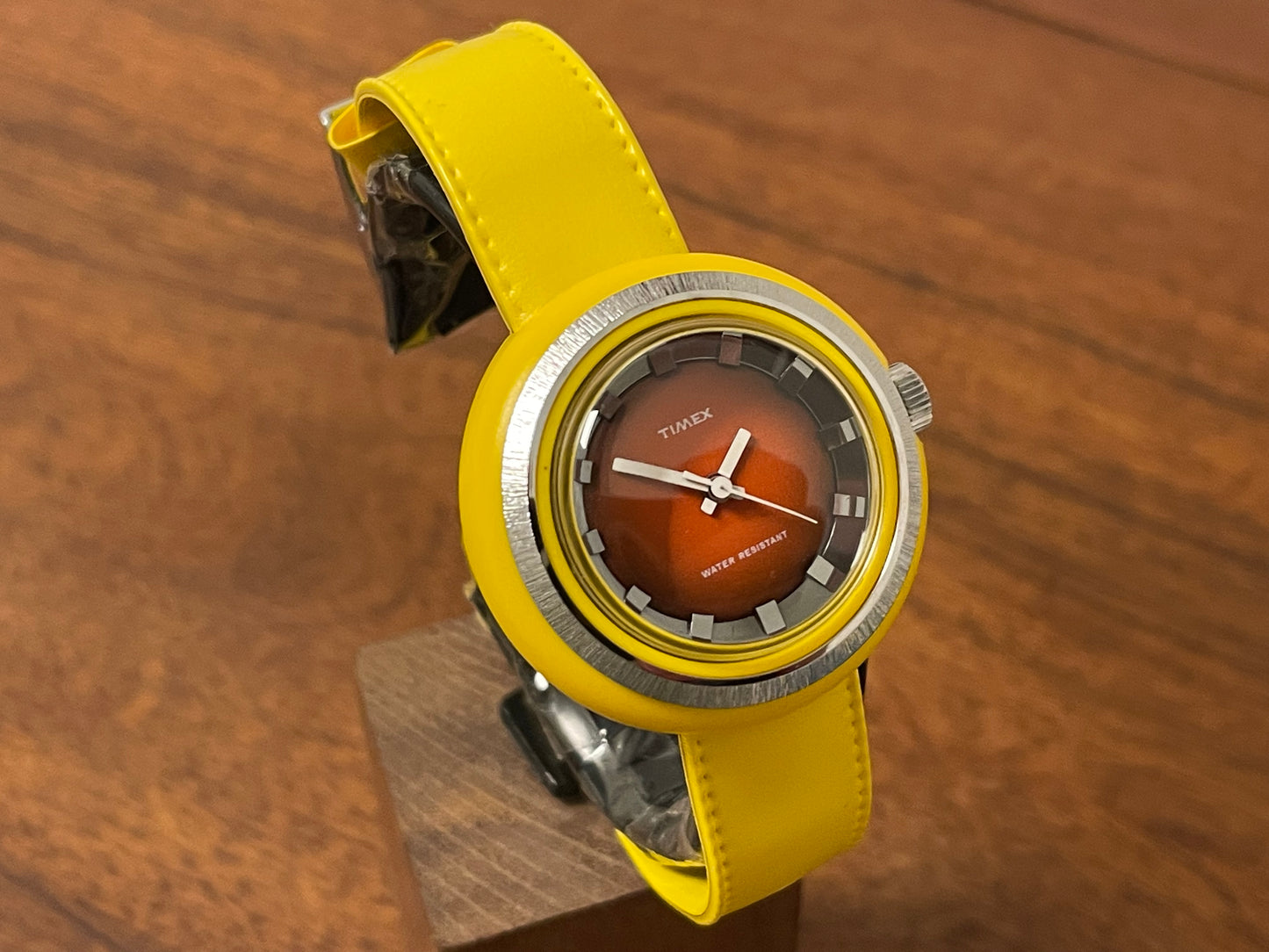 (1970s) Timex 290-071 UFO - yellow plastic case - brown dial w/ silver markers - small size (NOS + full set)