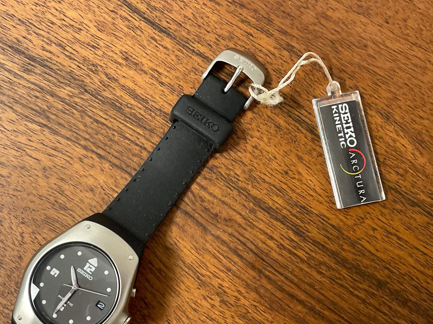 (1997) Seiko 5M42-0E49 Arctura Kinetic rubber strap - black dial w/ date window (NOS)