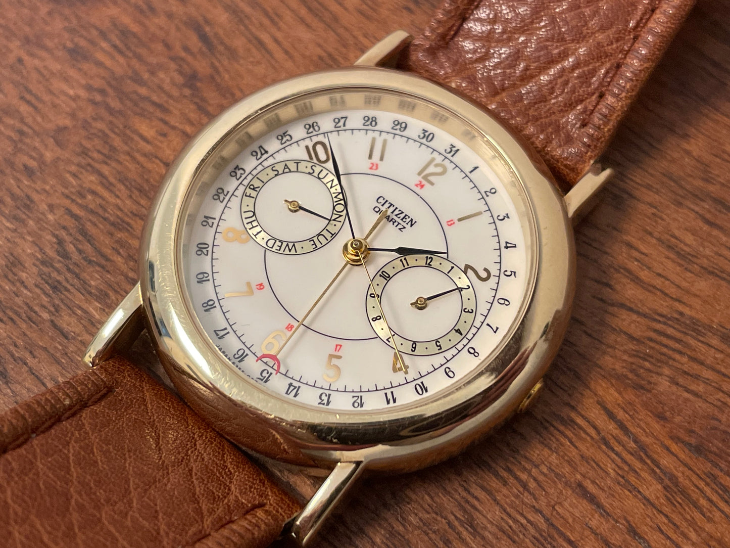 (1988) Citizen 6355-Y55299 triple calendar - cream dial w/ gold Arabic numerals (mint)