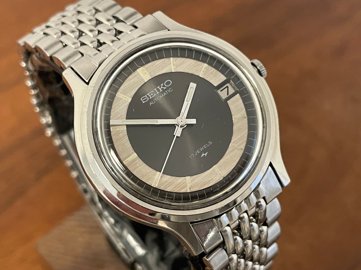 (1975) Seiko 7005-7110 automatic 17 jewels - "bullseye" dial w/ date window