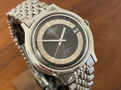 (1975) Seiko 7005-7110 automatic 17 jewels - "bullseye" dial w/ date window