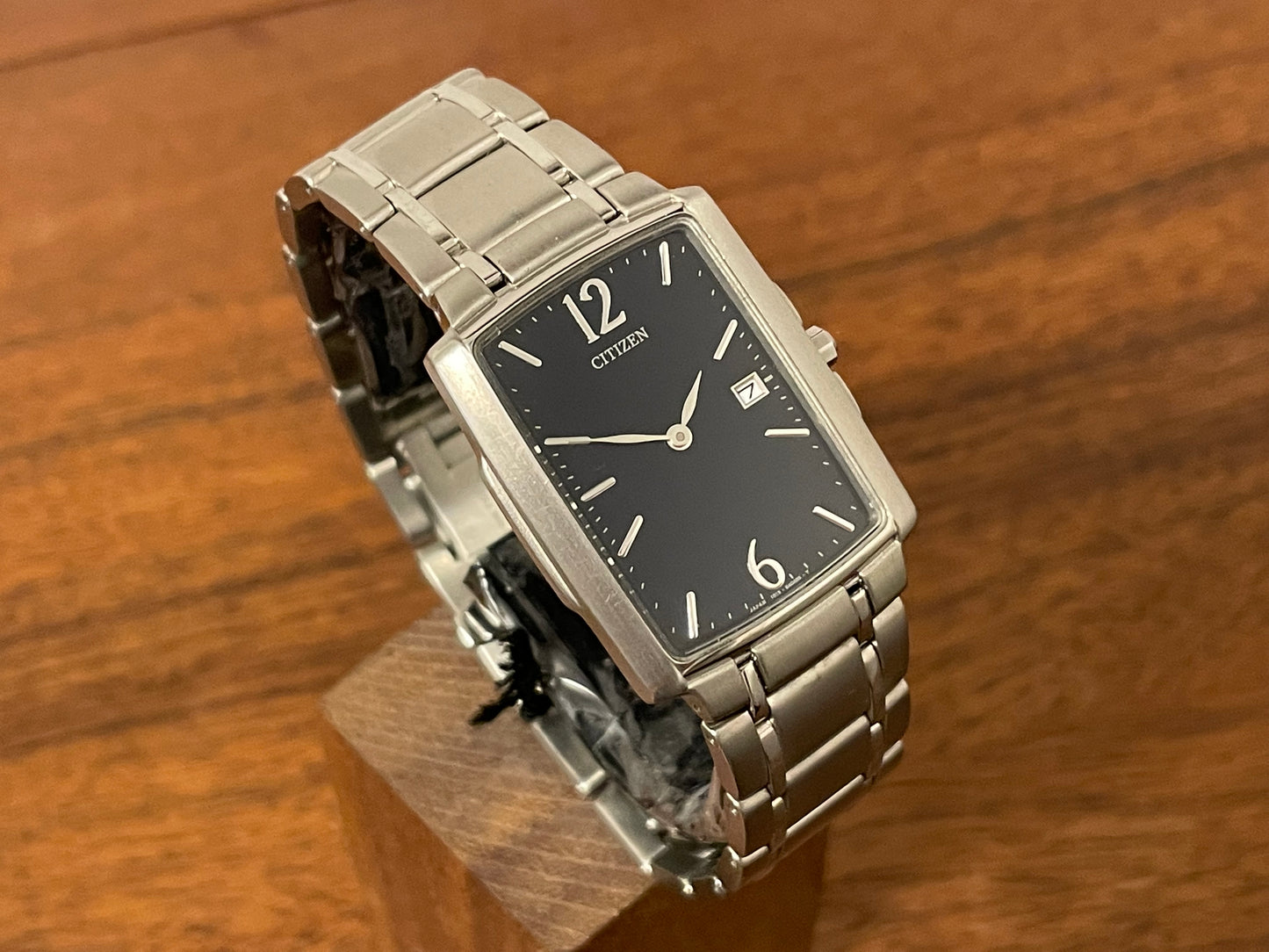 (1990) Citizen 1015-H23389 - integrated bracelet - black dial w/ silver Arabic numerals & markers (NOS)