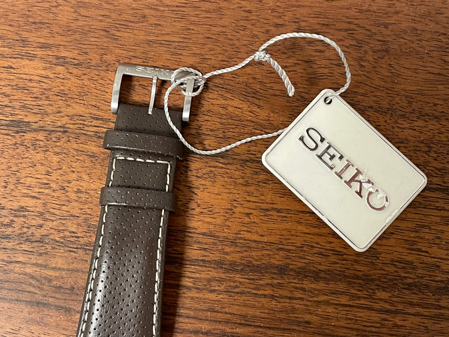 (2007) Seiko 7N42-0DN0 "Tank Jumbo" - white dial w/ red highlights (NOS)