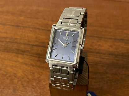 Front size (1991) Seiko 7N01-5C90 - integrated bracelet - blue dial w/ silver markers (NOS)