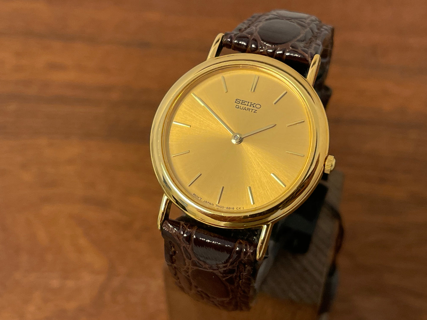 (2004) Seiko 7N00-6A70 dress watch -gold dial w/ gold markers - small size (NOS)