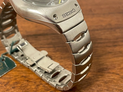 (1999) Seiko 5M42-0E39 Kinetic Arctura - full stainless steel bracelet - grey dial w/ white numerals & markers (NOS)