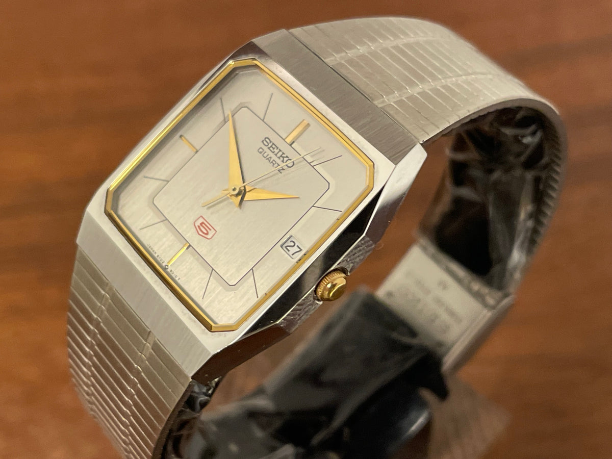 (1985) 5Y02-5010 Seiko 5 quartz - integrated bracelet - silver brushed dial w/ stick markers (mint)