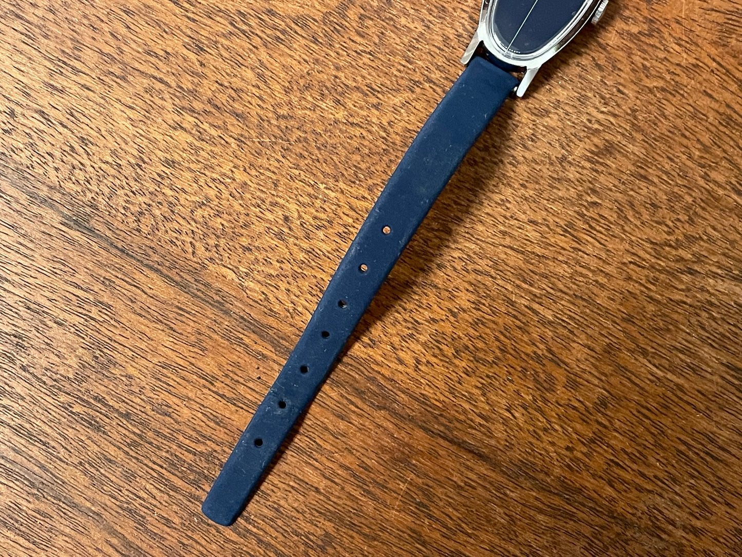 (1970s) Timex 519-105 dress watch - elongated oval case - black cross dial - small size (NOS + full set)
