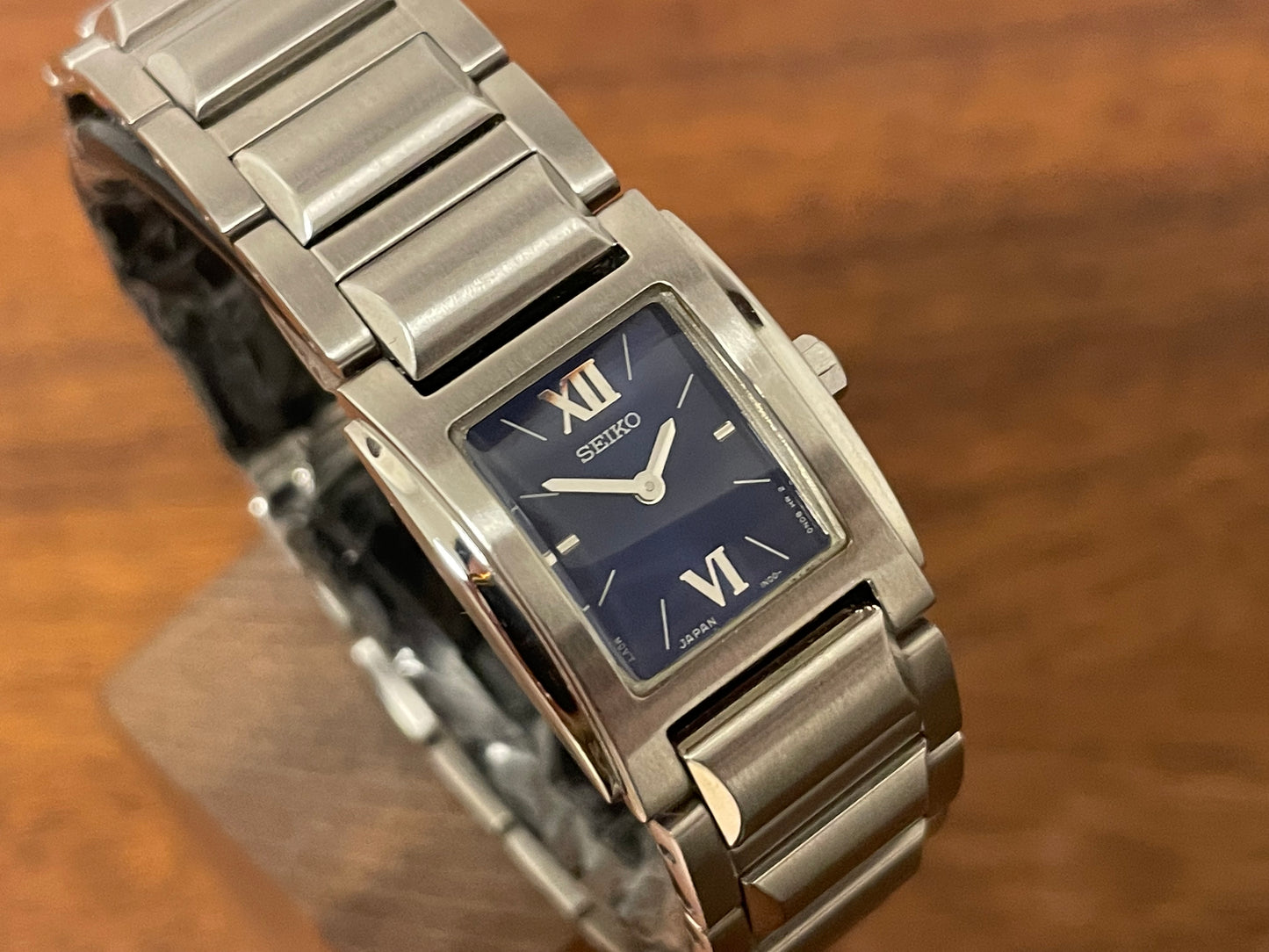 (1995) Seiko 1N00-OJH0 - "Tank" style case - blue dial w/ silver Roman numerals & markers - small size (NOS)