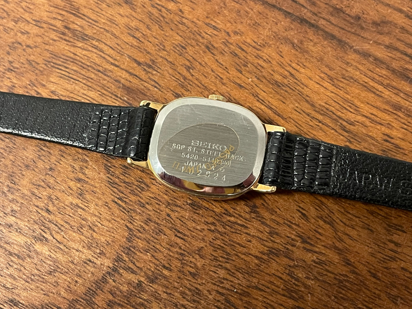 (1981) Seiko 5420-5119 "Ellipse" - gold plated case - silver sunburst dial w/ gold markers - small size (NOS)