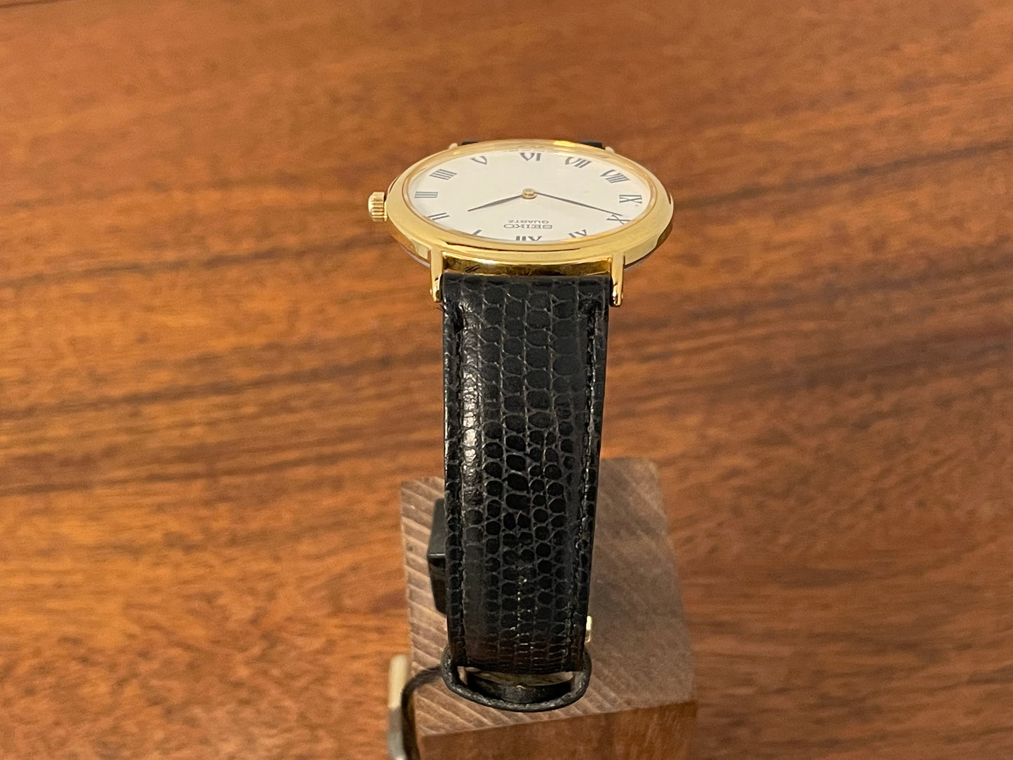 (1991) Seiko 7N00-8A00 dress watch - white dial w/ Roman numerals & Leafe hands (NOS)