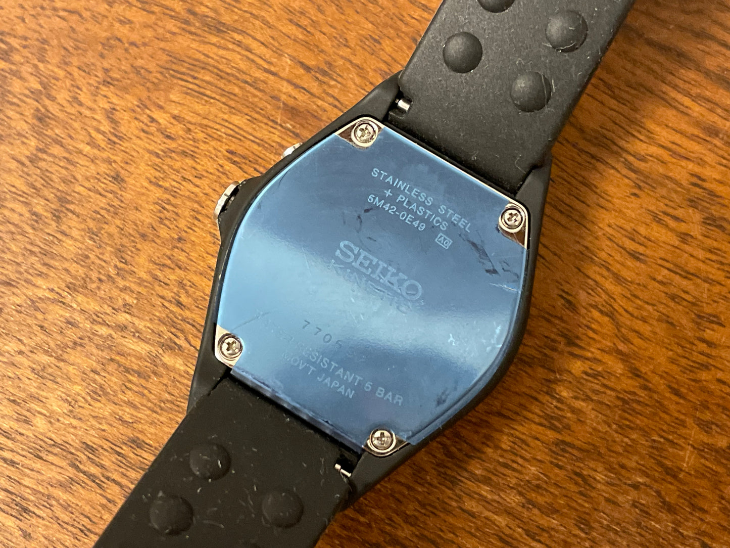 (1997) Seiko 5M42-0E49 Arctura Kinetic rubber strap - black dial w/ date window (NOS)