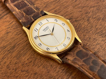 (2003) Seiko 7N01-7041 quartz dress watch - gold case w/ white dial & Arabic numerals (NOS)