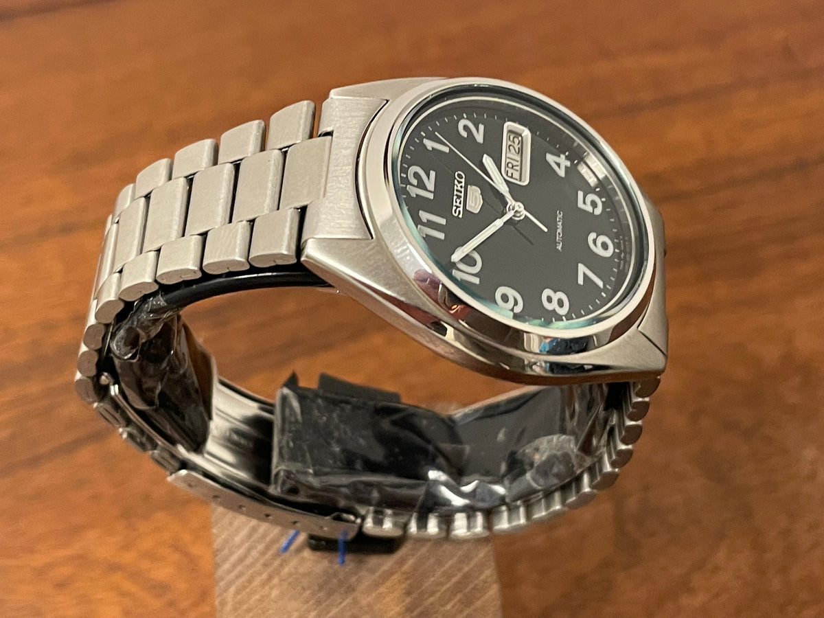 (1996) Seiko 5 automatic 7009-3180 - black dial w/ military style numerals (NOS)