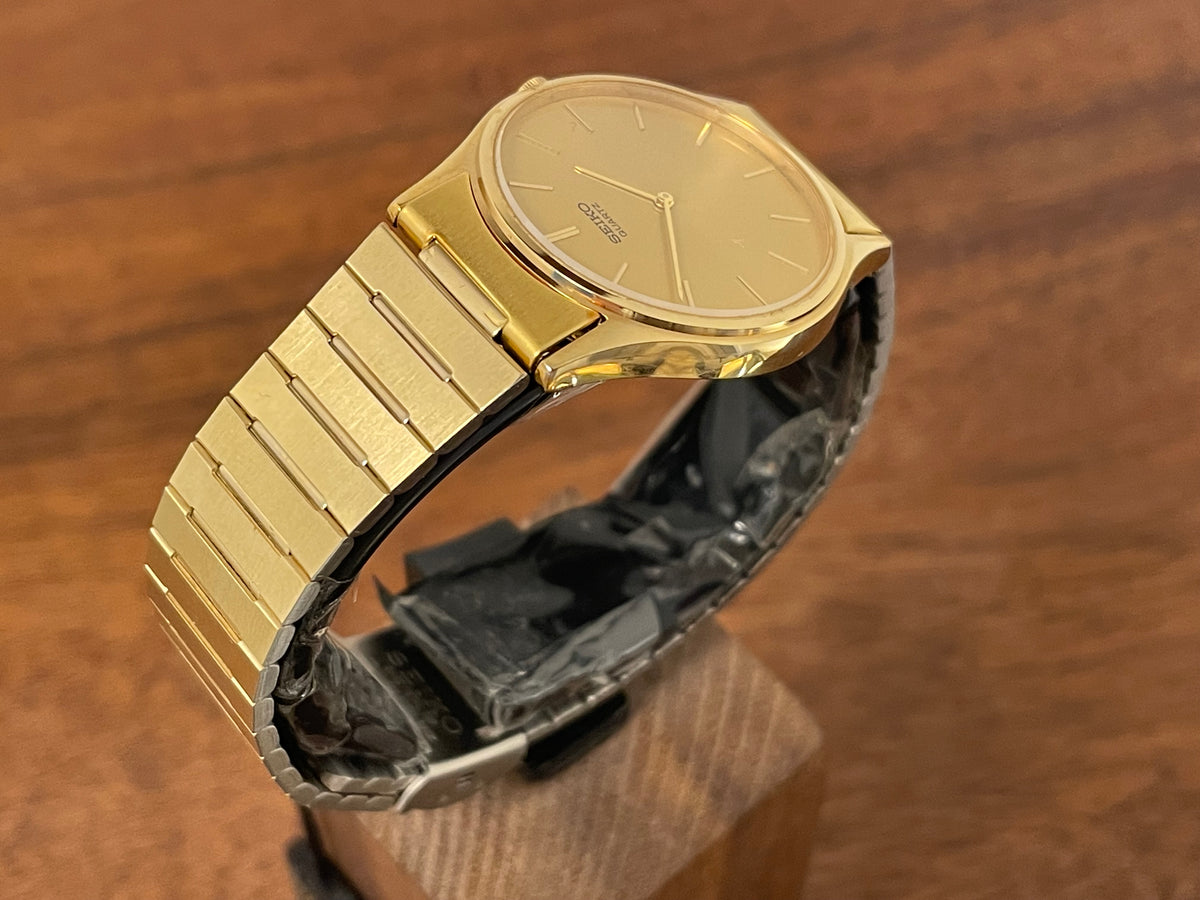 (1983) Seiko 8420-0140 dress watch - gold case - gold sunburst dial w/ gold stick markers (NOS)