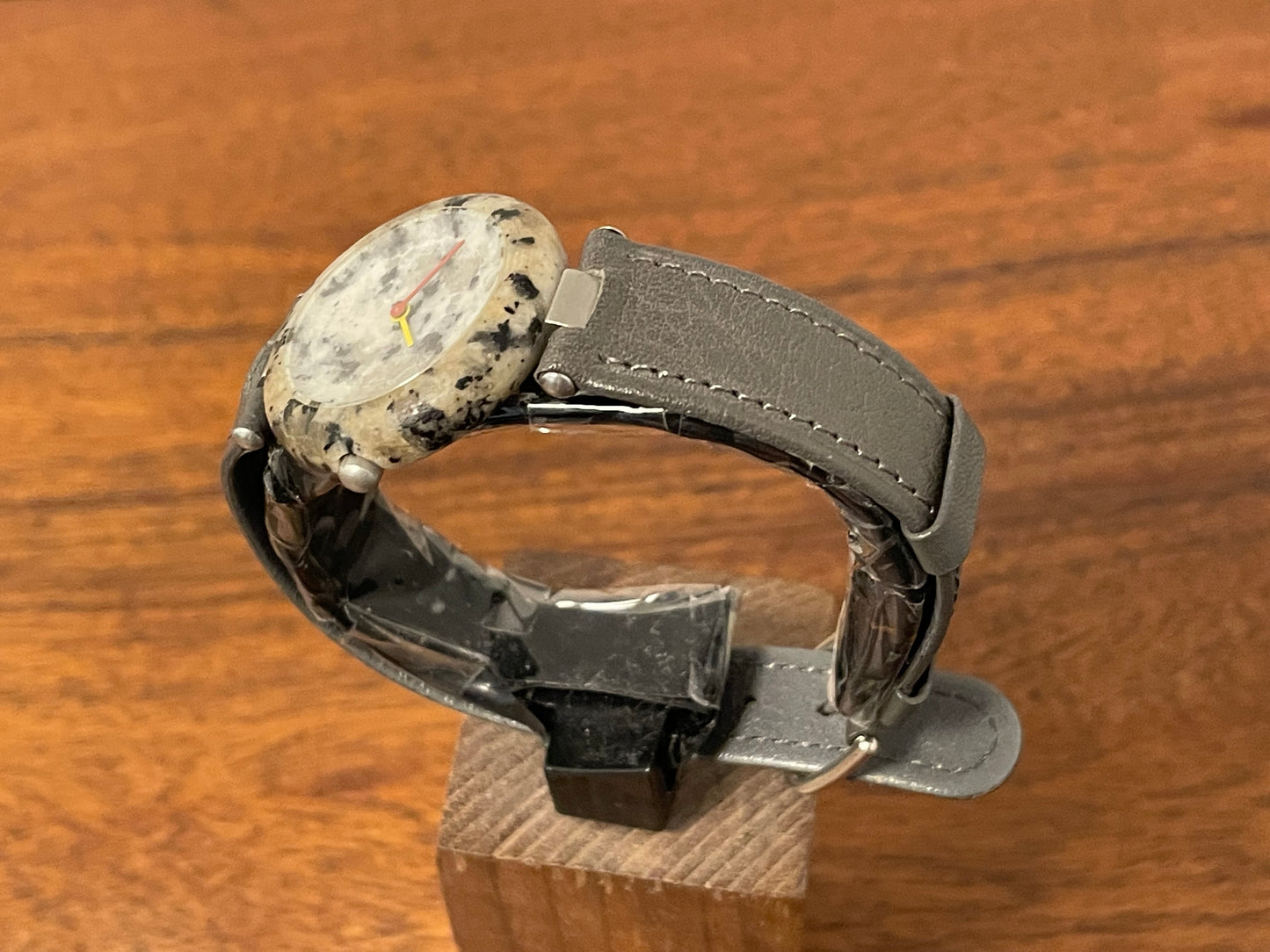 (1980s) Tissot RockWatch R150 beige/black granite - mid size model (NOS)