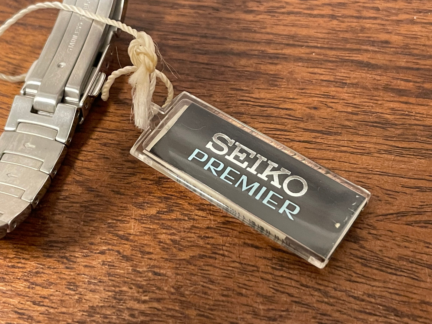 (2001) Seiko 7N89-6C40 Premier on bracelet - white dial w/ Arabic numerals - small size (NOS)