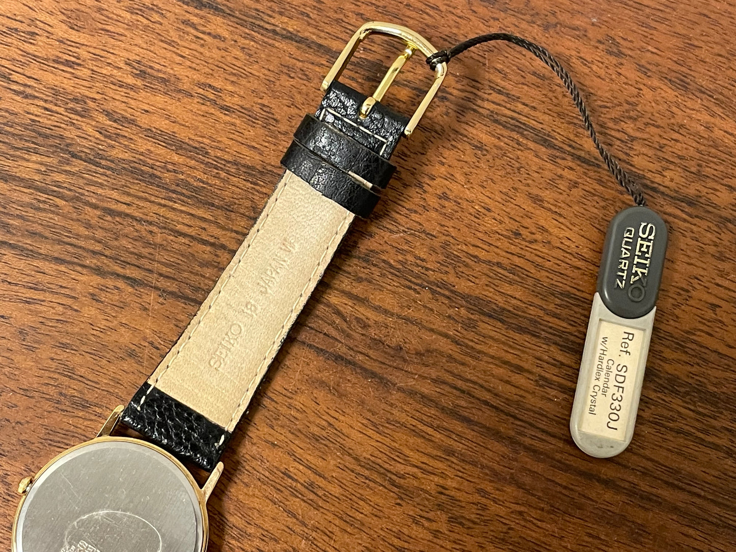 (2000) Seiko 5Y39-7010 dress watch - gold colored case - black dial w/ flat gold Arabic numerals (NOS)