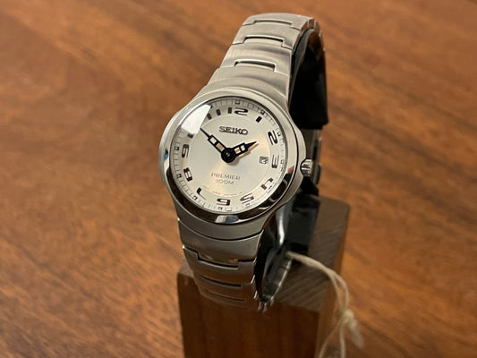 Front side Seiko 7N89-6C40 Premier on bracelet - white dial w/ Arabic numerals 
