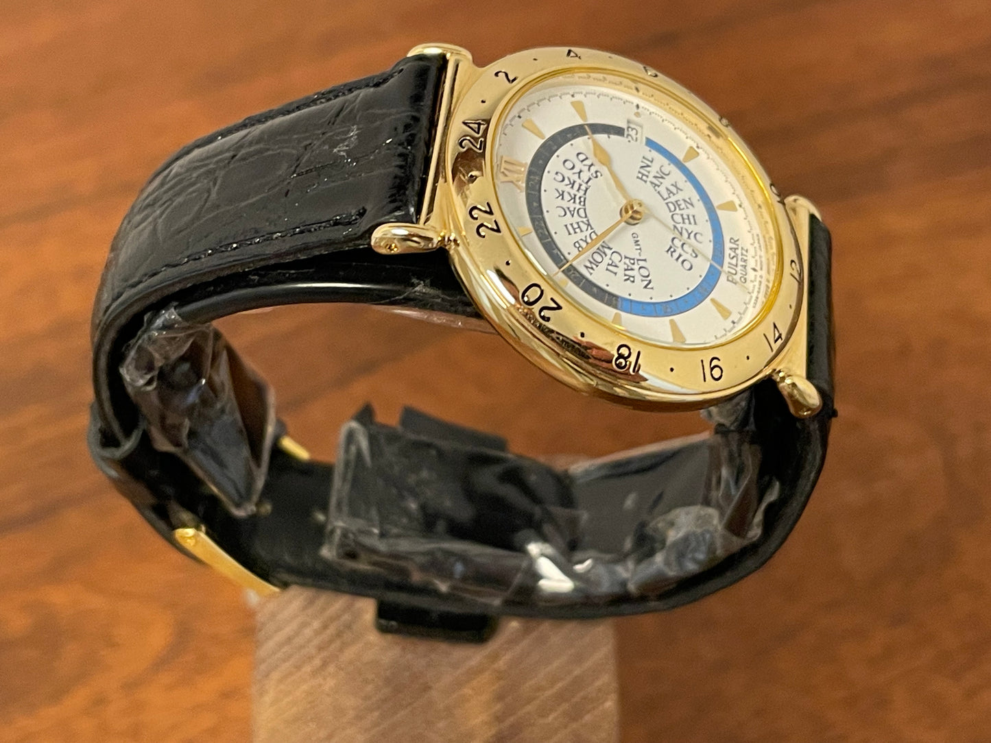 (1999) Pulsar V339-6000 world Timer - gold case - rotating white dial w/ gold markers (NOS)