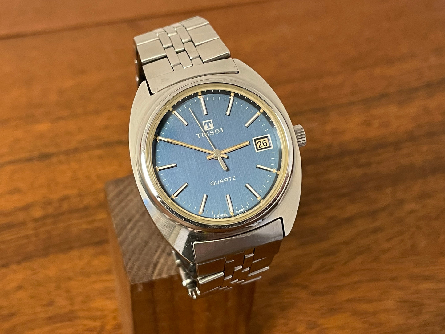 (1970s) Tissot quartz cal. 2030 with blue vertical sunburst dial (full service)