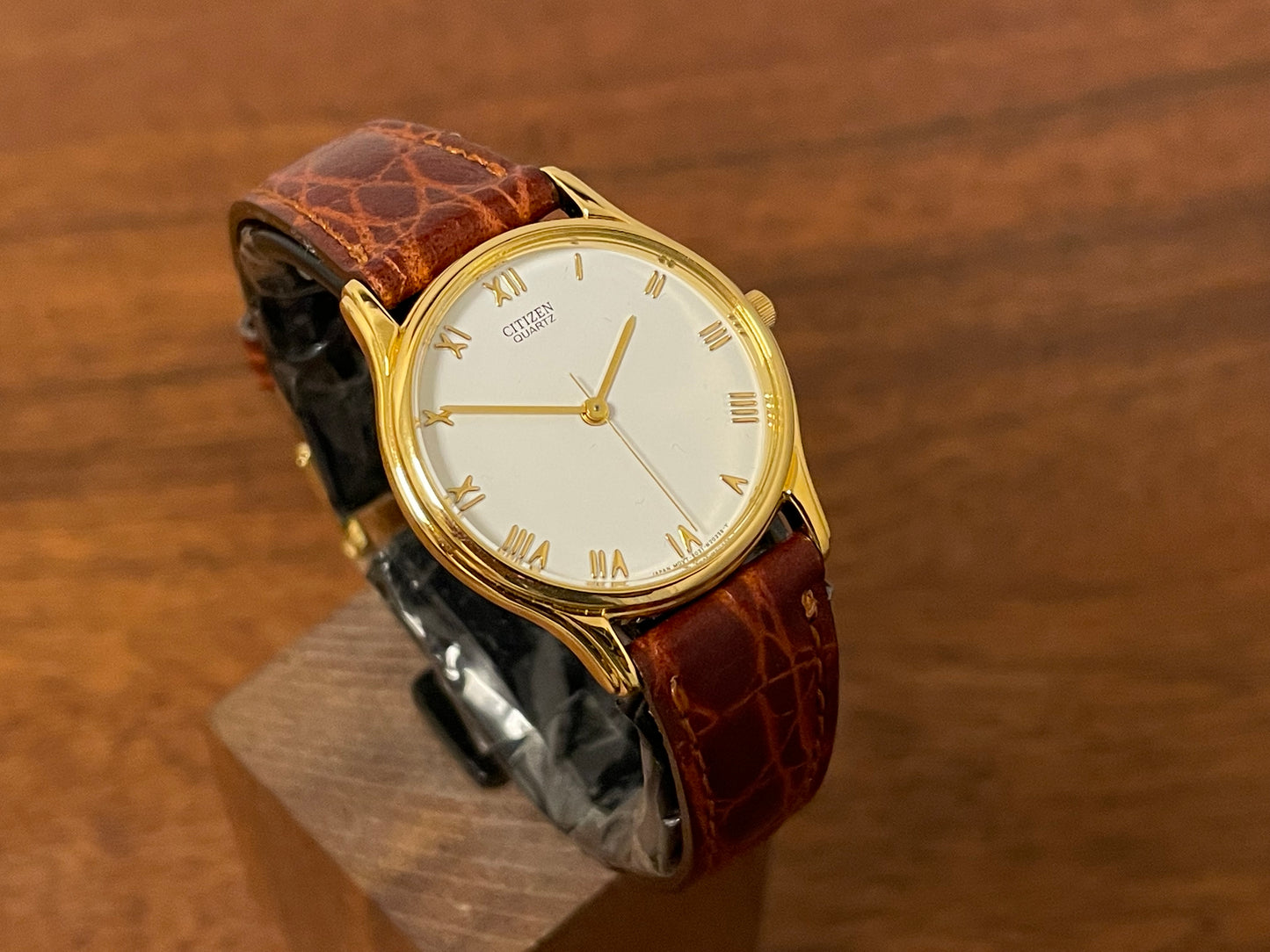 (1981) Citizen 6031-S38419 dress watch - white dial w/ gold Roman numerals - small size (NOS)