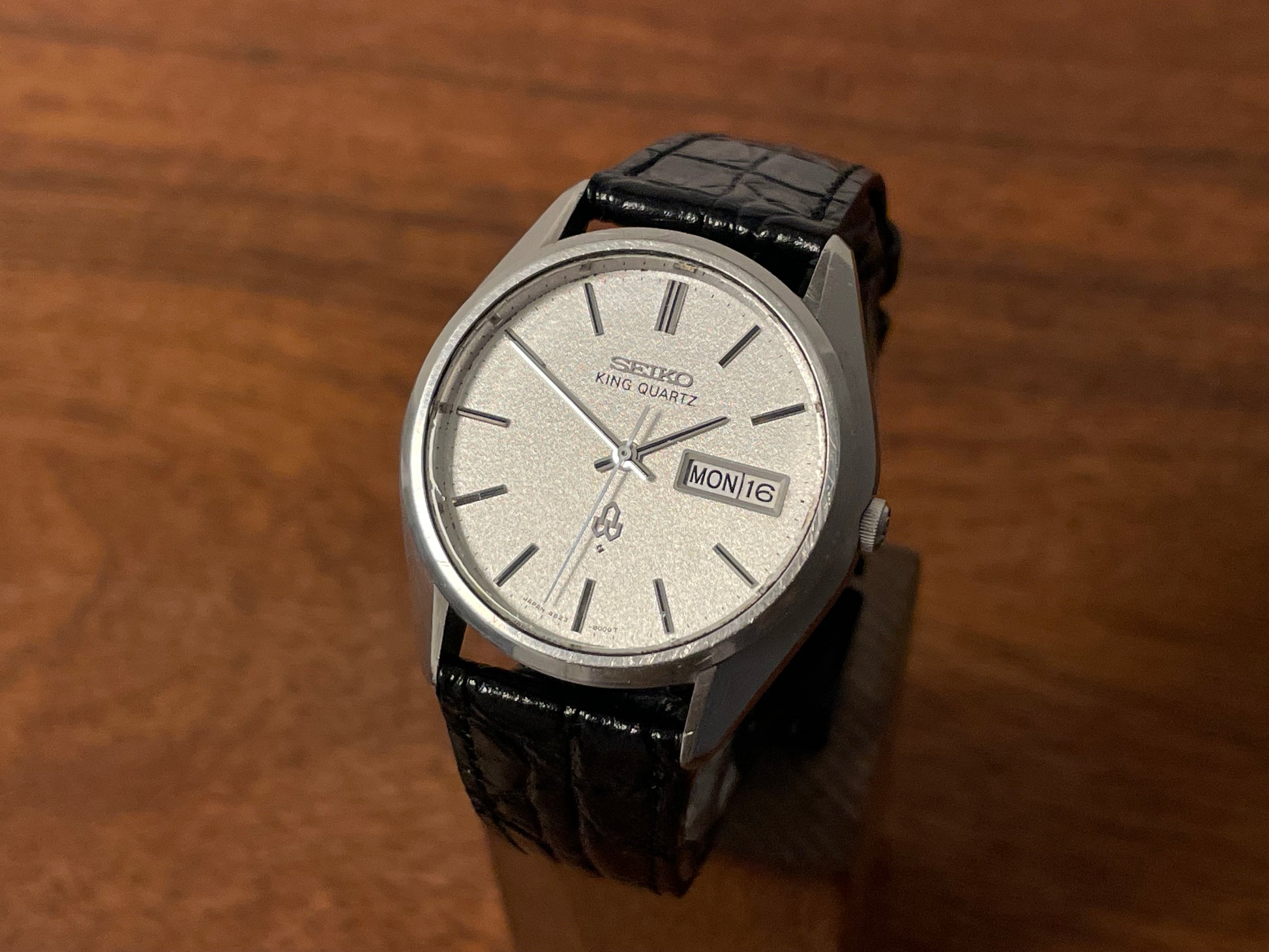 Front side (1975) Seiko 4823-8000 King Quartz - silver grain dial w/ silver markers