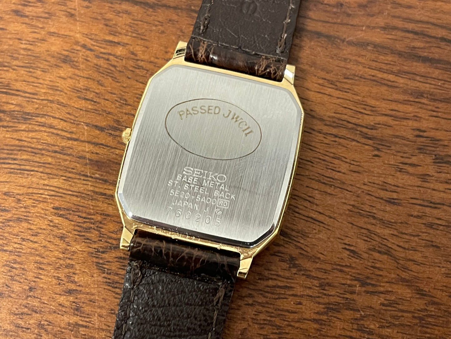 (1987) Seiko 5E20-5A00 "Tank" dress watch - champagne patterned dial w/ gold markers (NOS)