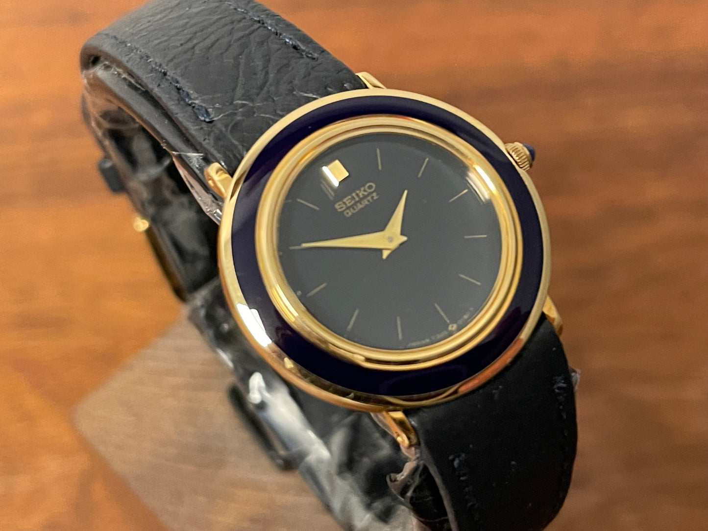 (1983) Seiko 7320-010A dress watch - purple bezel - dark blue dial w/gold markers - small size (NOS)