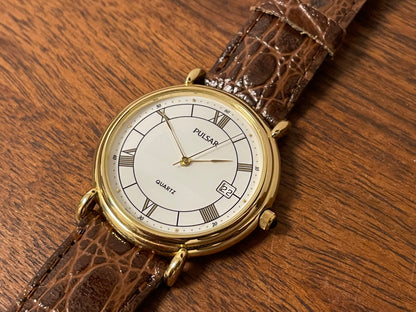 (2000) Pulsar V532-8A60 dress watch - gold colored case - white dial w/ black Roman numerals (NOS)