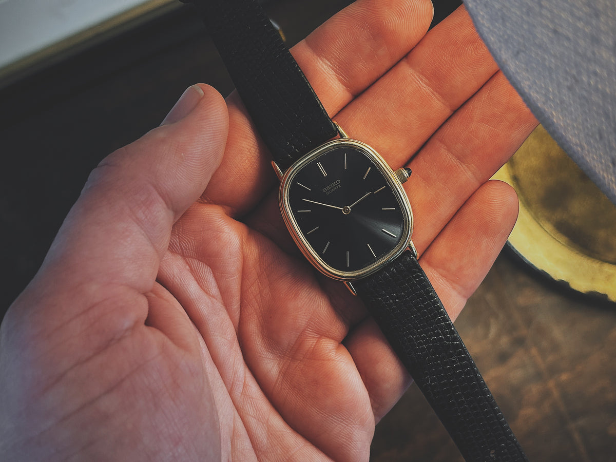 Seiko 7800-5299  "Ellipse" 14K solid gold in hand
