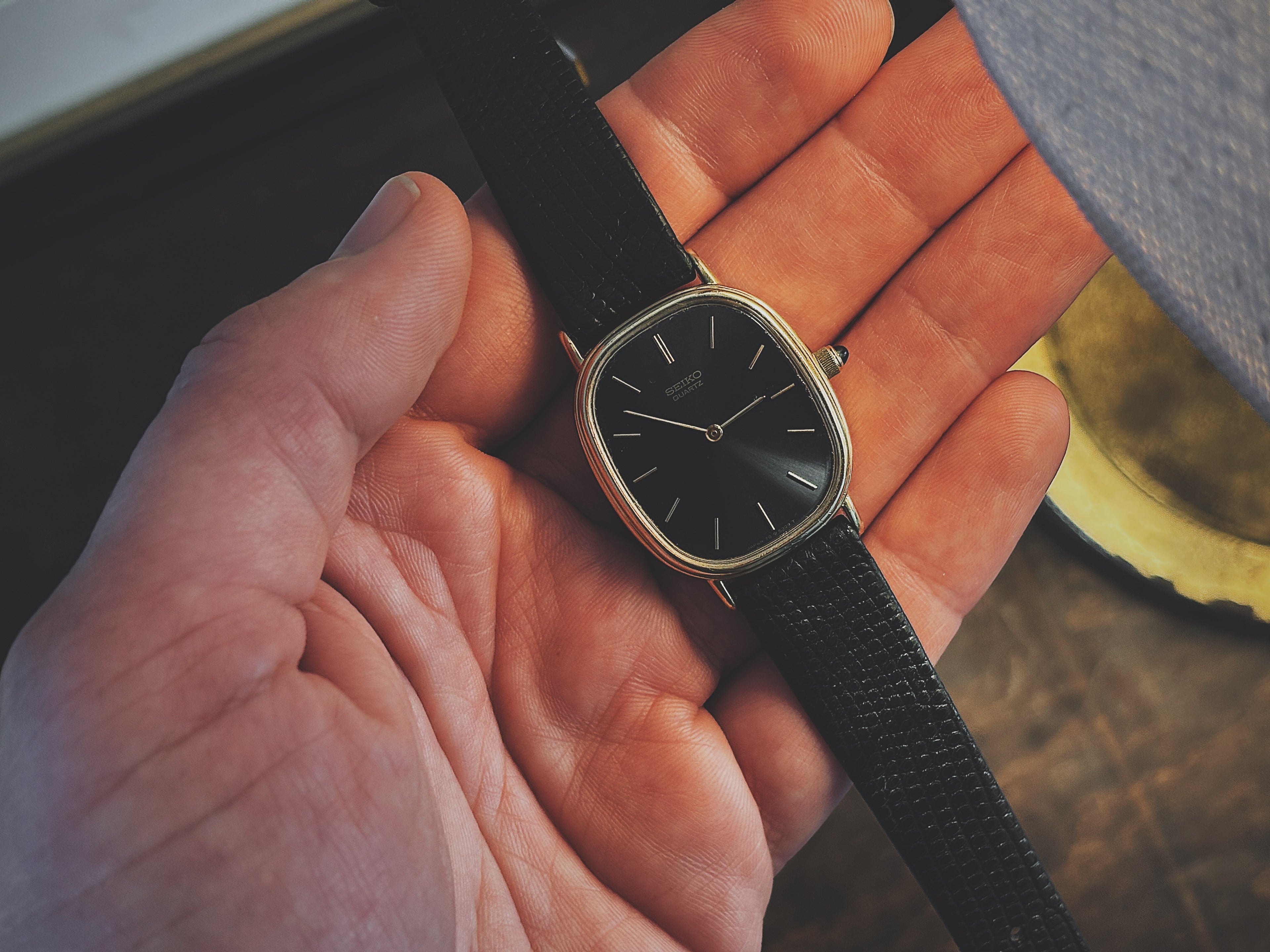 Seiko 7800-5299  "Ellipse" 14K solid gold in hand