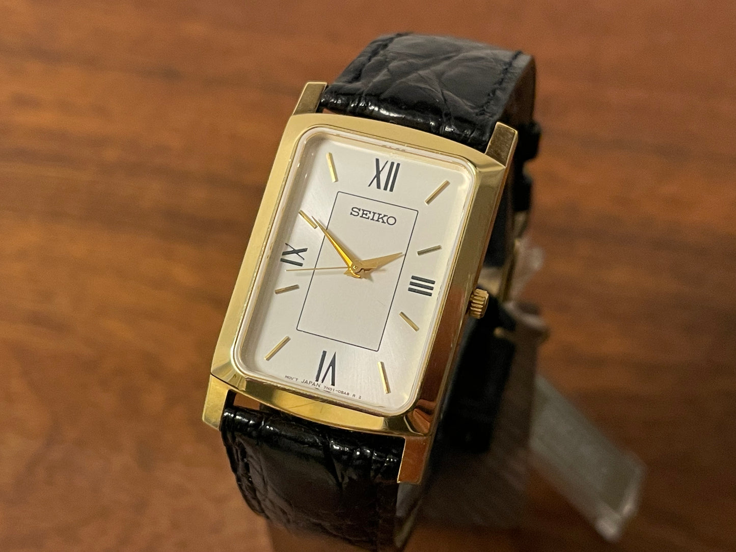 (1990s) Seiko 7N01-0BA8 18K gold collection "tank" - 18k solid gold case - white & cream dial (NOS + full set)