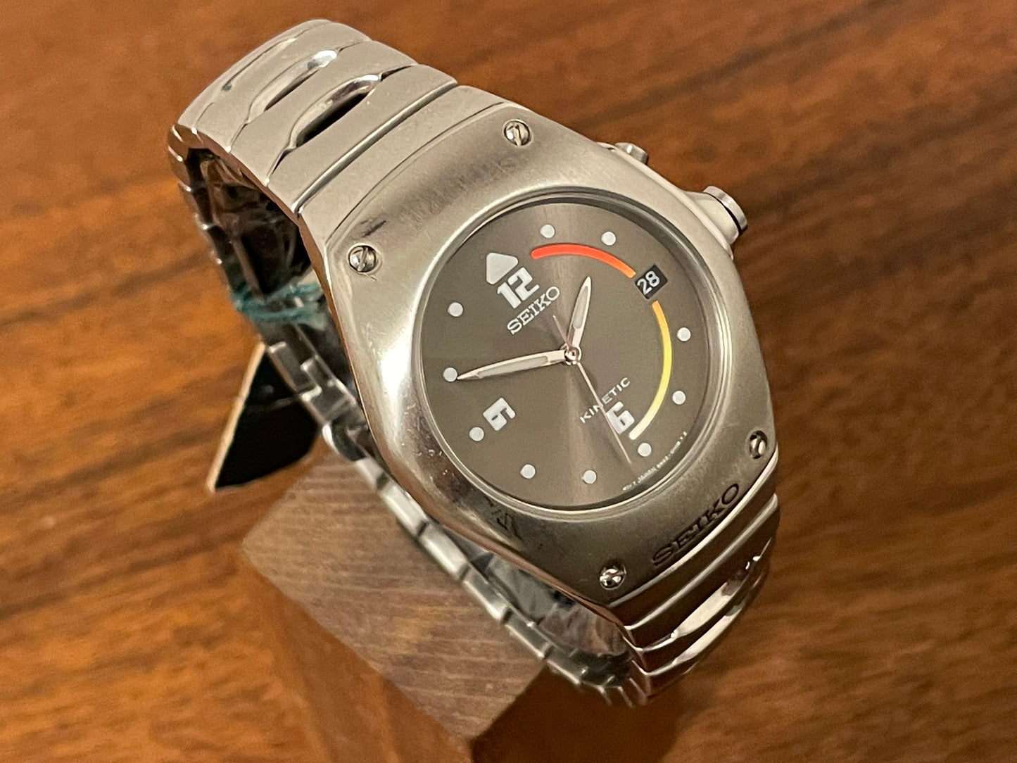 (1999) Seiko 5M42-0E39 Kinetic Arctura - full stainless steel bracelet - grey dial w/ white numerals & markers (NOS)