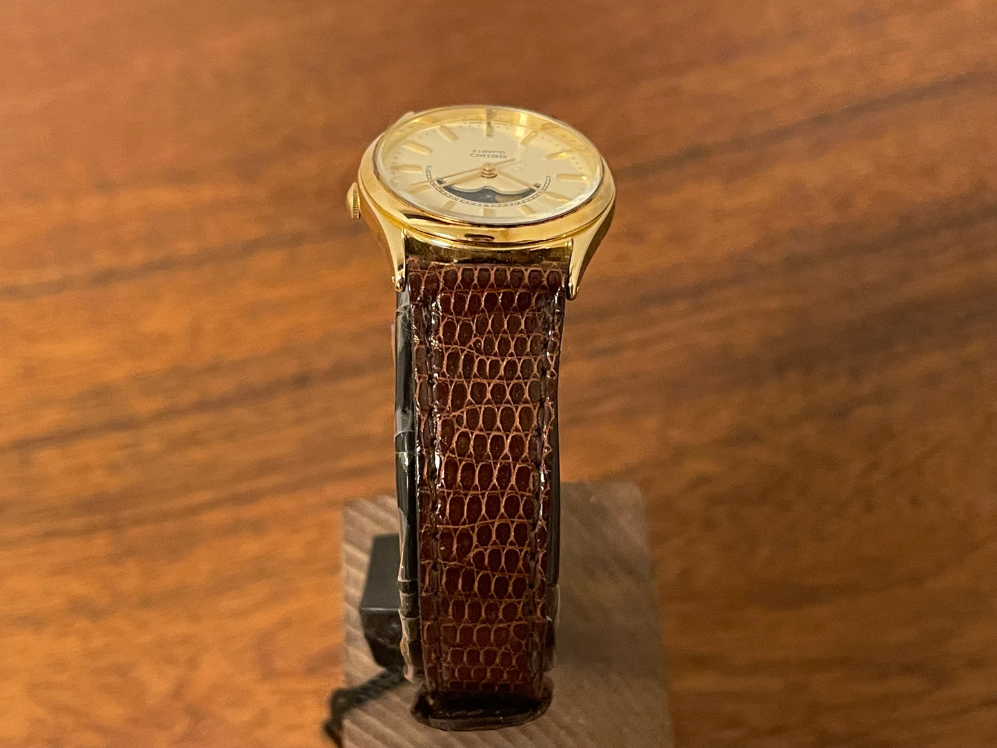 (1985) Seiko 2A24-0040 dress watch - champagne dial w/ moonphase & stick markers - small size (NOS)