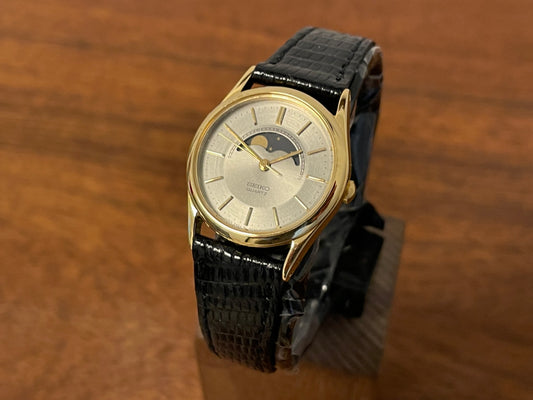 Front side (1986) Seiko 2A24-0040 dress watch - silver dial w/ moonphase & gold stick markers - small size