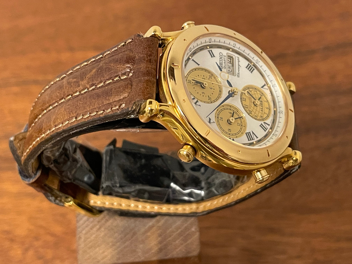 (1992) Seiko 7T39-7A00 Age of Discovery (AOD) chronograph -  gold case w/ white speckled dial (NOS)