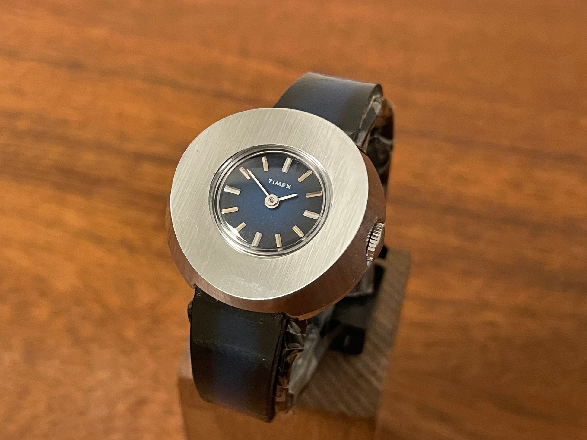 Front side (1970s) Timex 512 501 - blue fumé dial w/ silver markers - small size (NOS + full set)