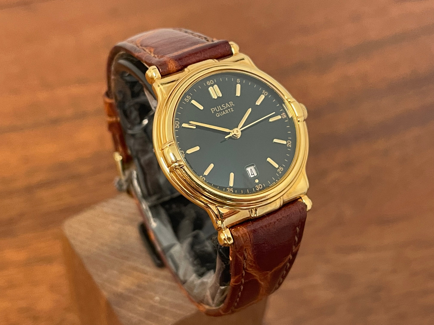 (2002) Pulsar V782-6A80 dress watch  - British green dial w/ gold markers - small size (NOS)