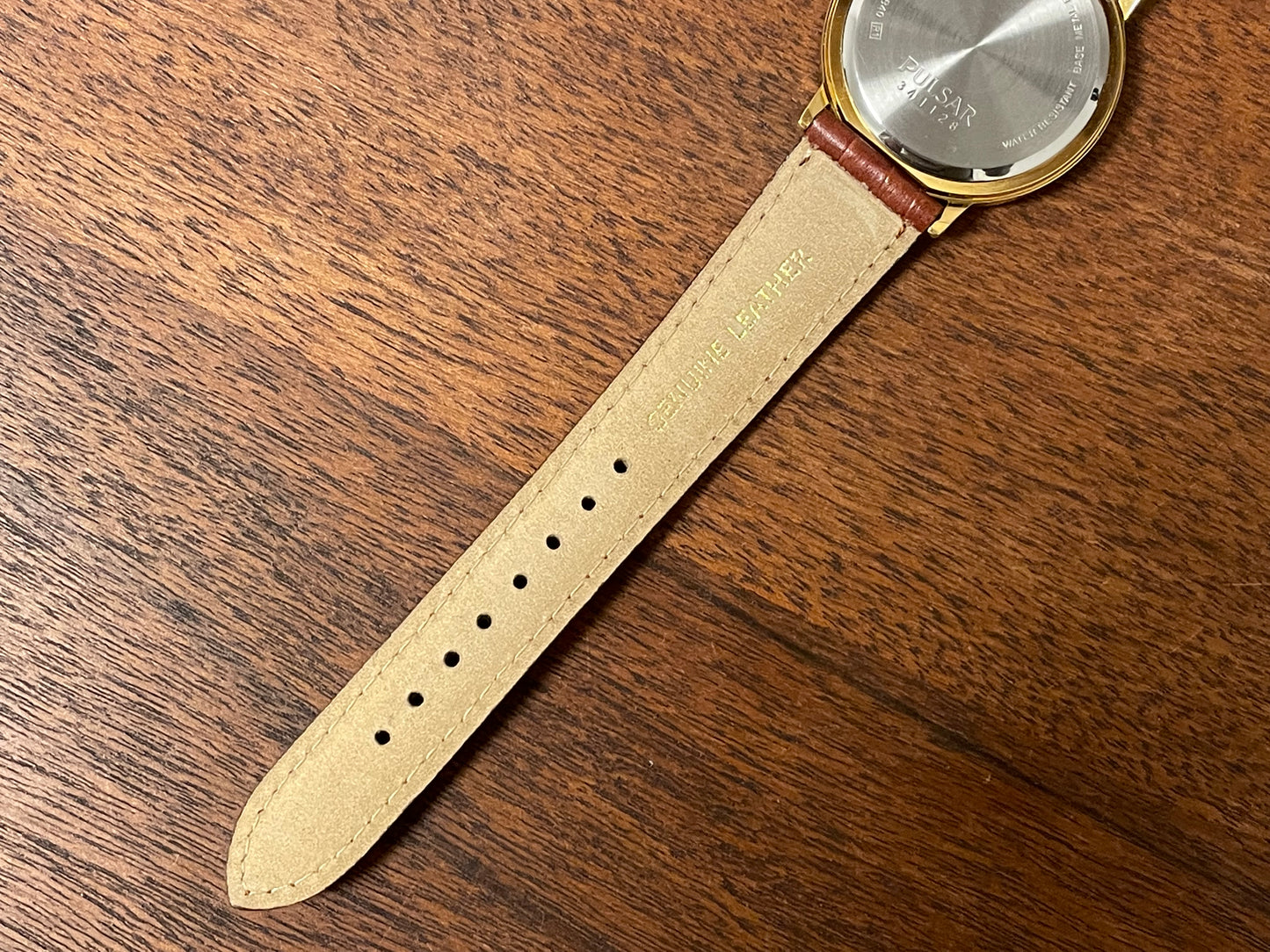 (2003) Pulsar V532-8B40 dress watch - gold colored case - white dial w/ gold markers (NOS)