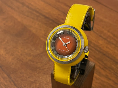 Front side (1970s) Timex 290-071 UFO - yellow plastic case - brown dial w/ silver markers - small size (NOS + full set)