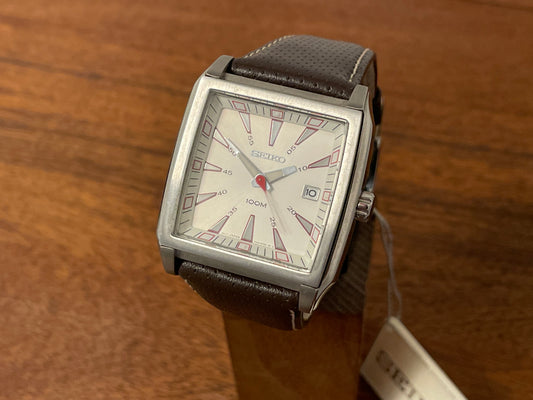 Front side (2007) Seiko 7N42-0DN0 "Tank Jumbo" - white dial w/ red highlights (NOS)