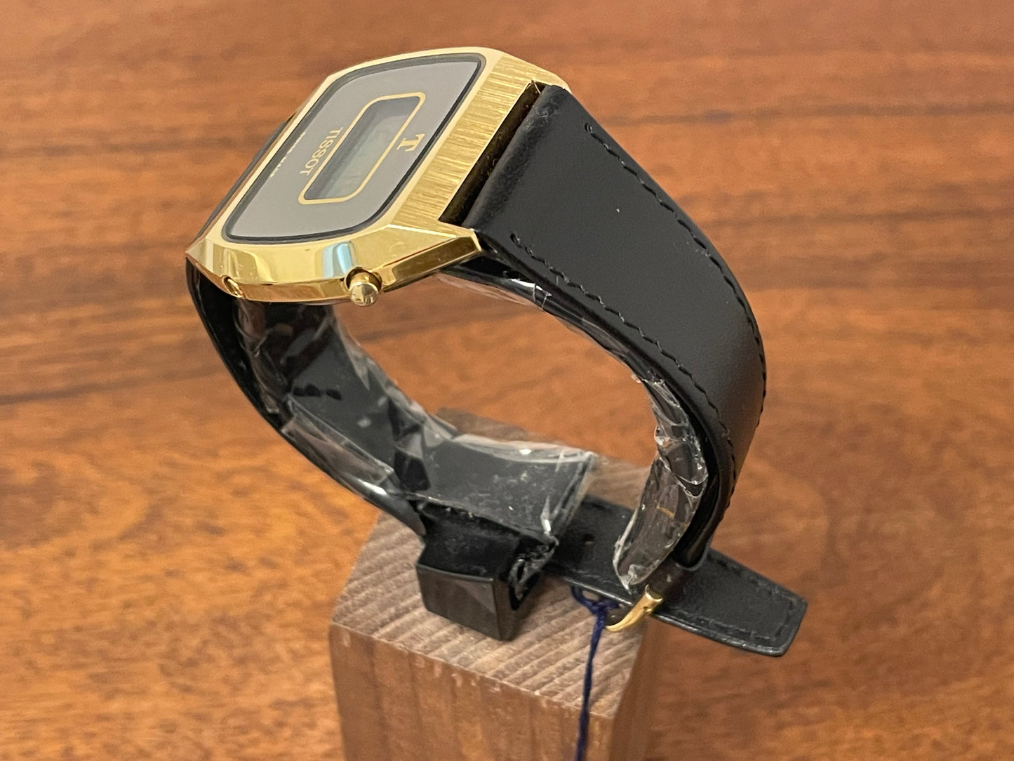 (1970s) Tissot 652-95010 cal. 4012 digital watch  - gold case - mirror dial w/ LCD (NOS)